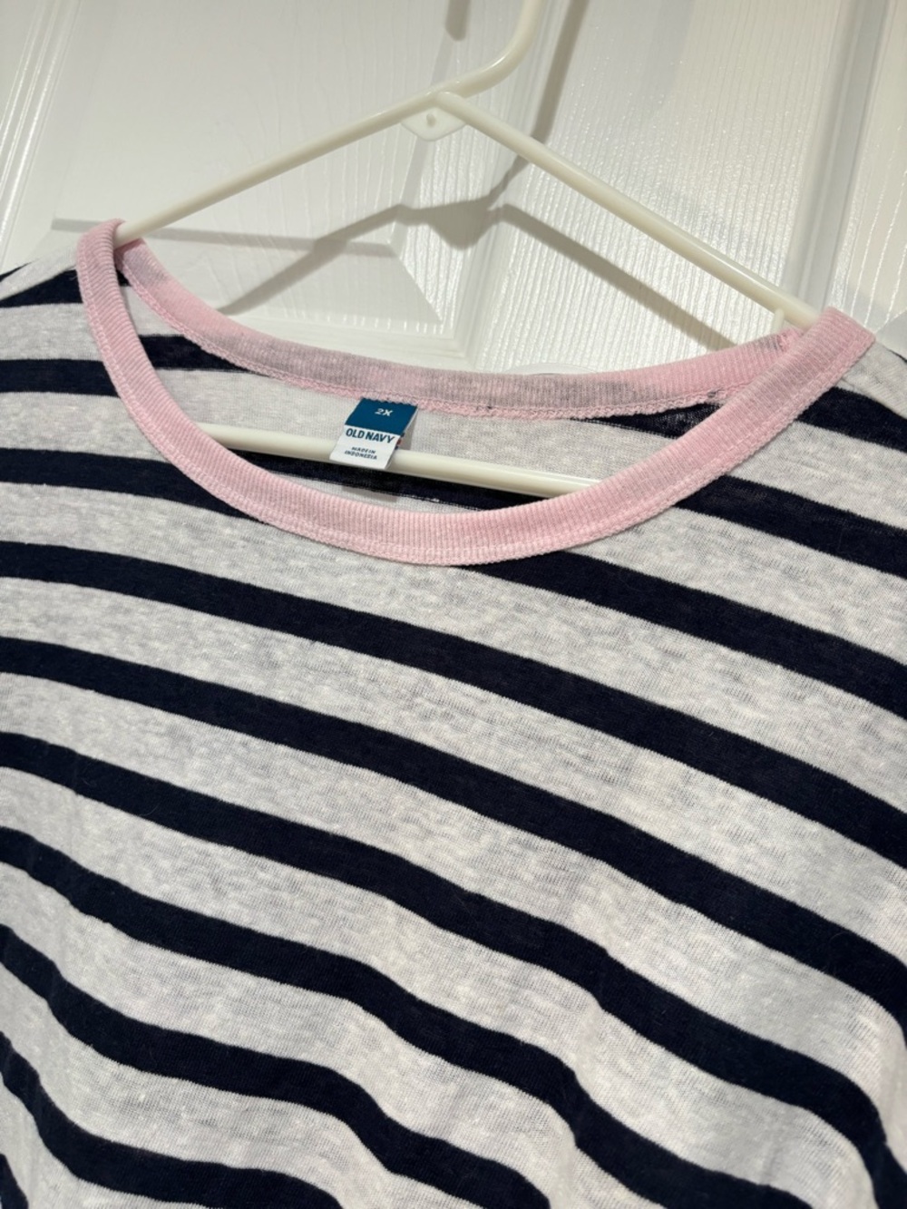 OLD NAVY Striped Navy and Heather Gray Linen Blend Crop Tee with Pink Trim - Picture 4 of 6